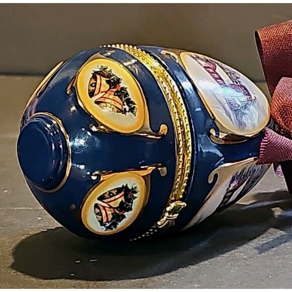 Blue Porcelain Hinged Egg Ornament Music Box Plays "Away In A Manger" Church Art - Picture 8 of 9